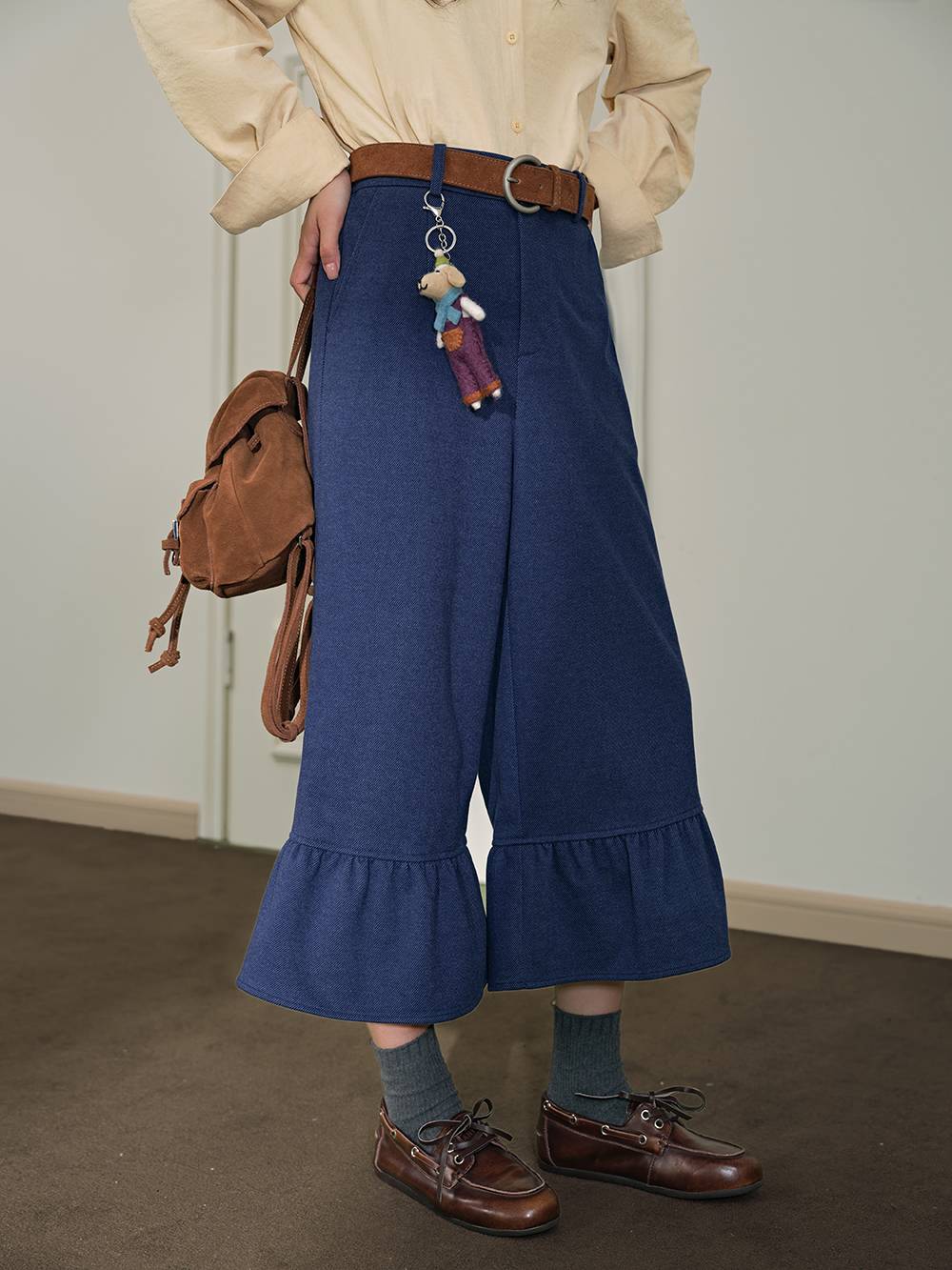 Ruffle Hem Cropped Pants